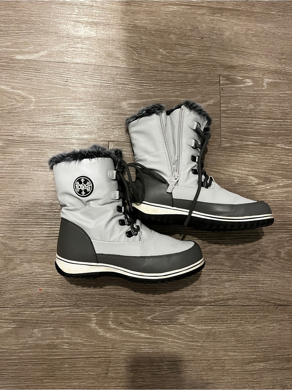 Women’s Gray Totes Winter Lace-Up Boots with Faux Fur - Size 6
